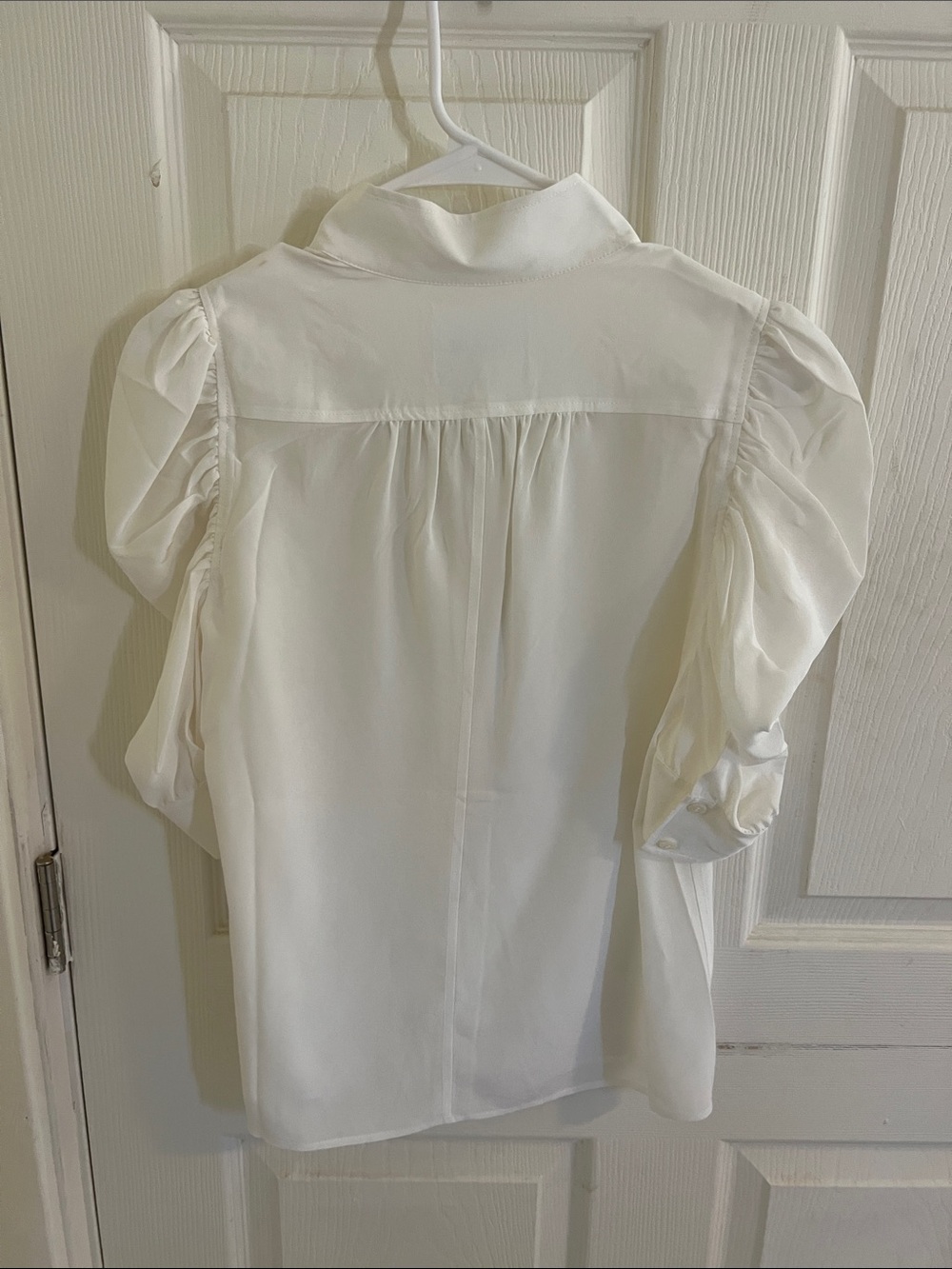FRAME Gillian silk blouse in white with ruched puff sleeves. - Picture 6 of 7